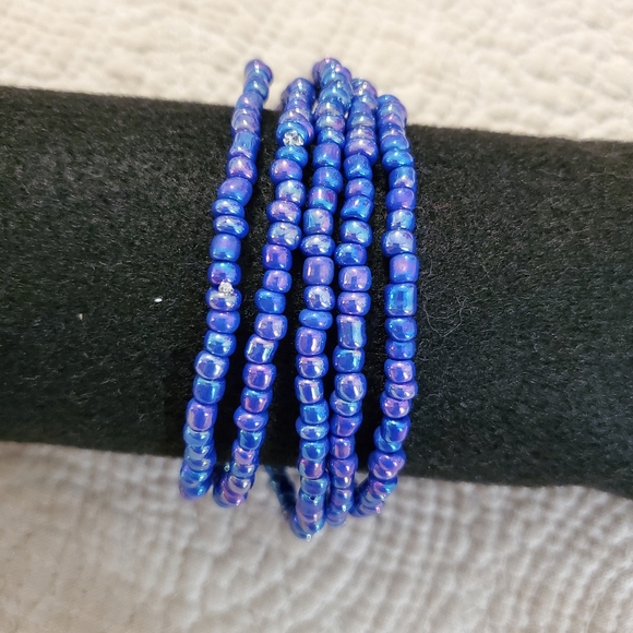 5-PIECE BEADED BRACELET SET. - Picture 2 of 3